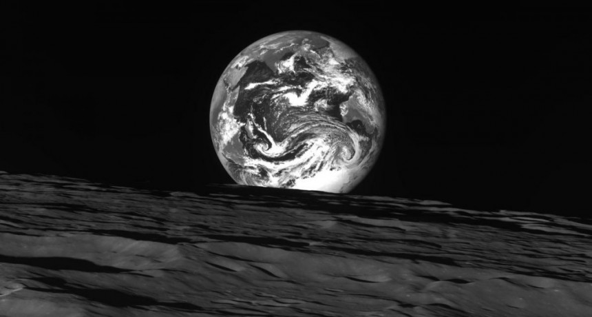  Una sonda espacial de Corea del Sur comenzó a transmitir fotos de la Luna y la Tierra 