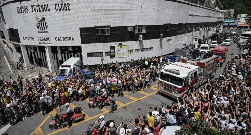  El adiós a Pelé: un velorio con 230 mil personas, Lula y polémica por ausencias 