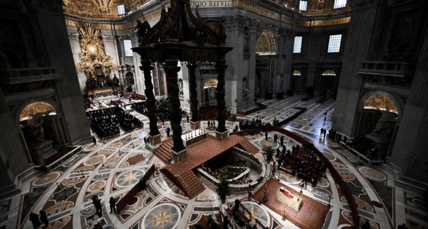  Helicópteros, 500 voluntarios y 1.000 periodistas acreditados para el funeral de Benedicto XVI 