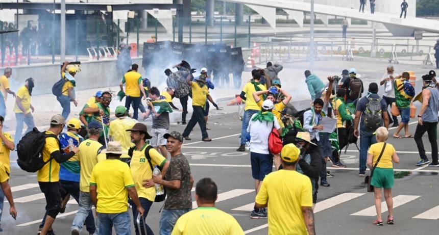  Miles de bolsonaristas invadieron el Planalto, el Congreso y la Corte 