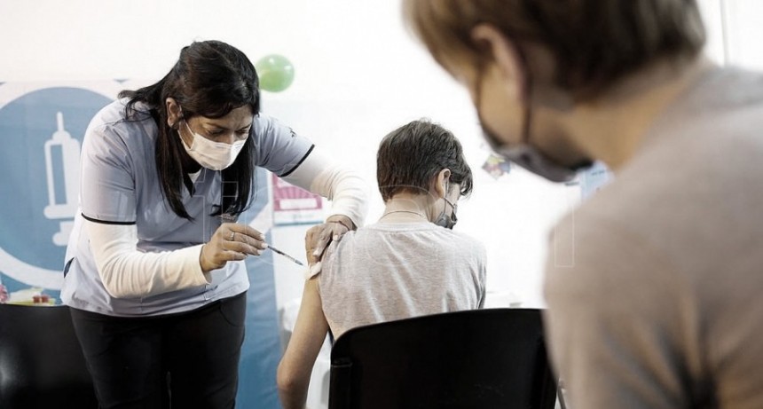  Covid: comienza hoy a aplicarse la vacuna de refuerzo a niñas, niños y adolescentes 