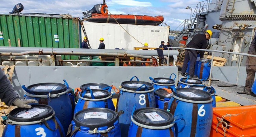  Evacúan residuos de la Antártida con un récord de 537 tambores retirados de la base Marambio 
