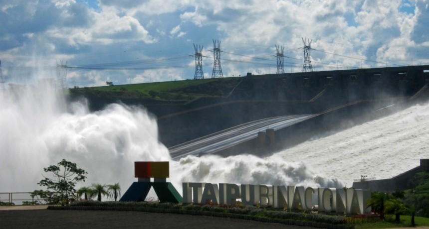  La represa Itaipú abrirá sus compuertas y mejoraría el caudal del Paraná en Argentina 