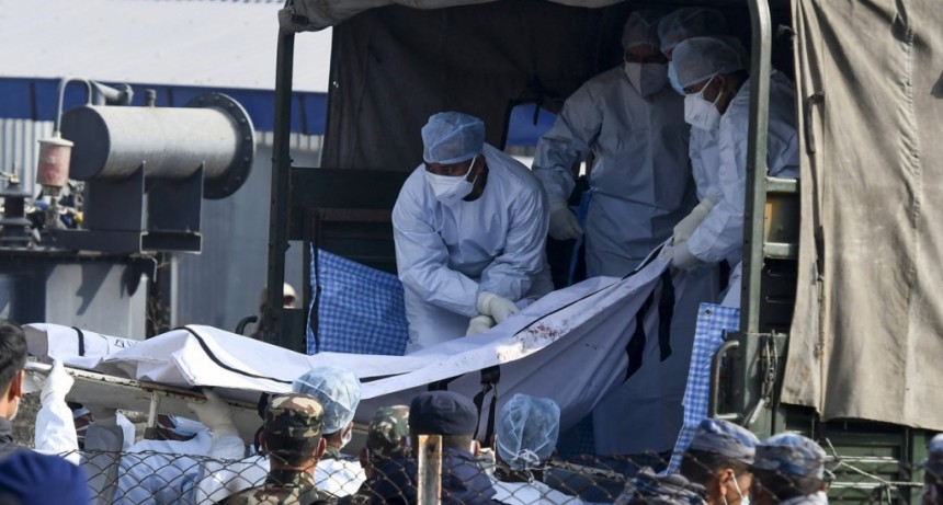  Entregan a sus familiares los cuerpos de las víctimas de la tragedia aérea de Nepal 