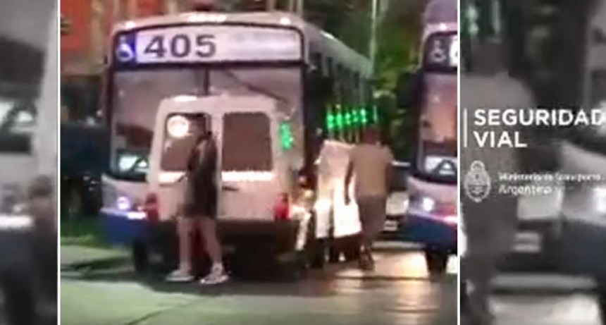  Suspendieron la licencia al conductor que agredió al chofer del colectivo en Villa Fiorito 
