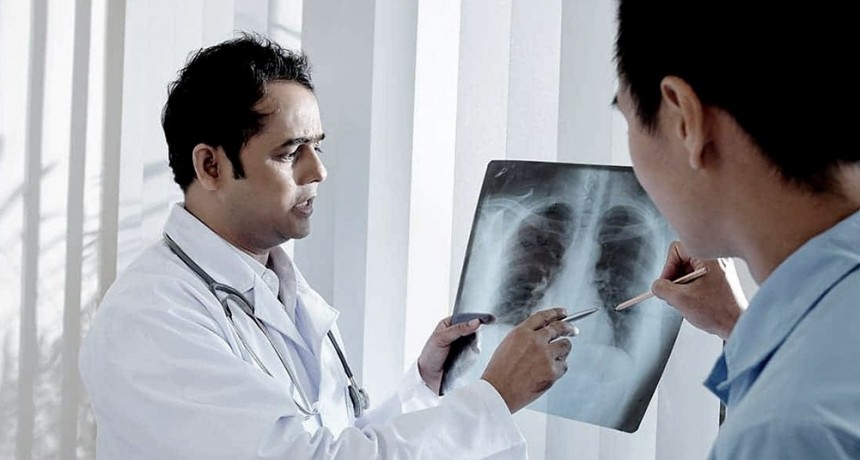  Investigan a cinco trabajadores de la salud con síntomas de neumonía en Tucumán 