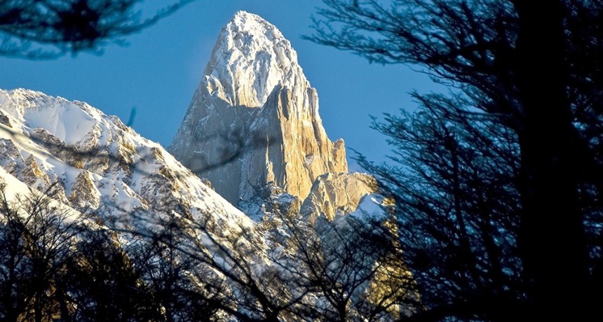  Dos escaladores españoles están desaparecidos tras ser sepultados por una avalancha en el Fitz Roy 