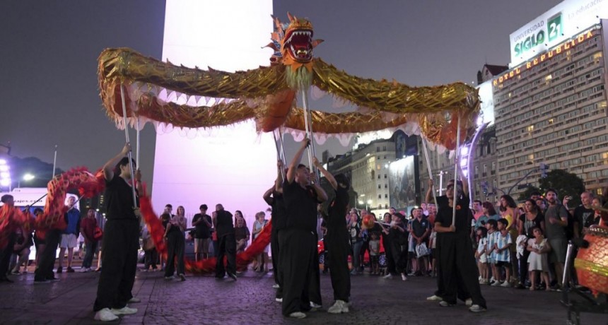  La comunidad china celebró su Año Nuevo con un colorido festejo en el Obelisco 