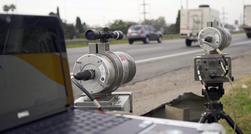  Con casi 200 cámaras y radares controlan el exceso de velocidad en rutas de todo el país 
