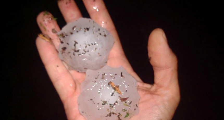  Un temporal de lluvia y granizo dejó heridos y autos destrozados en Villa Mercedes 