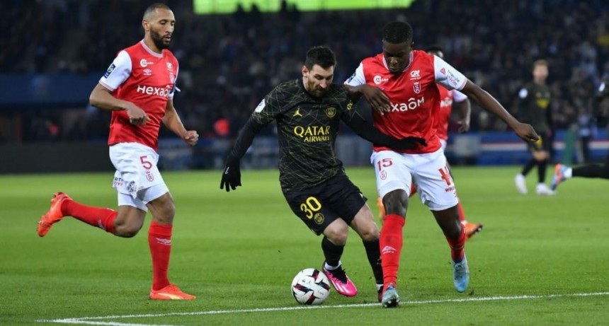  PSG, con Messi y gol de Neymar, empató con Reims y sigue líder en la Liga de Francia 