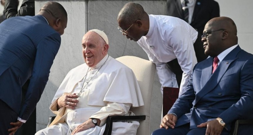  En su primer día en Congo, Francisco denunció el 