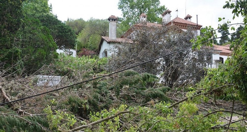  Temporal en Córdoba: más de 20 evacuados por fuertes vientos, lluvia y granizo 