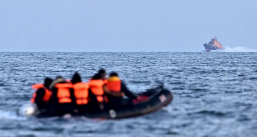  Cerca de 30 mil migrantes cruzaron el Canal de la Mancha el último año 