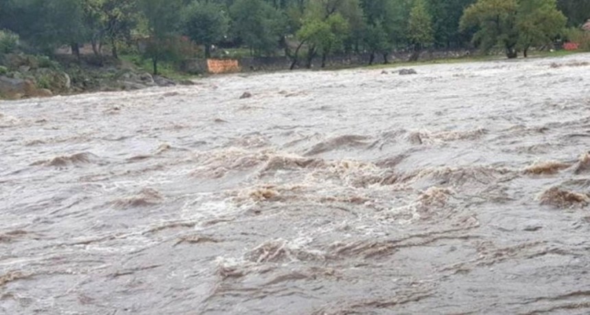  La localidad de Los Toldos quedó aislada por una crecida del río Bermejo 