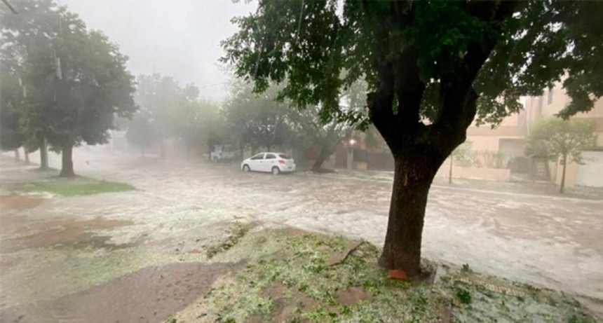  Un temporal de lluvia y granizo provocó destrozos, y complicaciones en Córdoba 