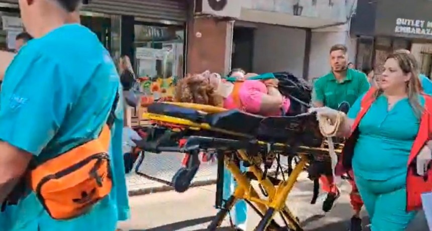  Dos muertos y cinco heridos tras un choque entre un camión y un colectivo 