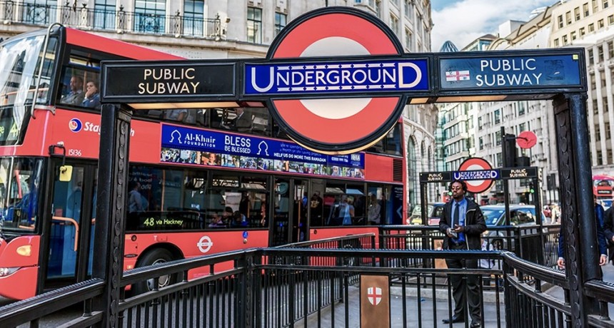  Londres: congelan tarifas del transporte hasta 2025 para aliviar la crisis de la inflación 
