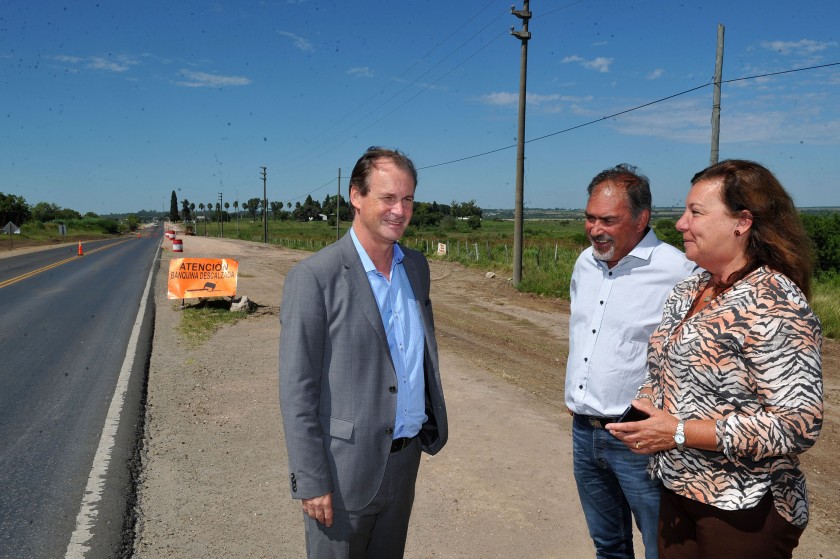  El presupuesto supera los 290 millones de pesos Bordet recorrió los trabajos en la ruta provincial Nº 11