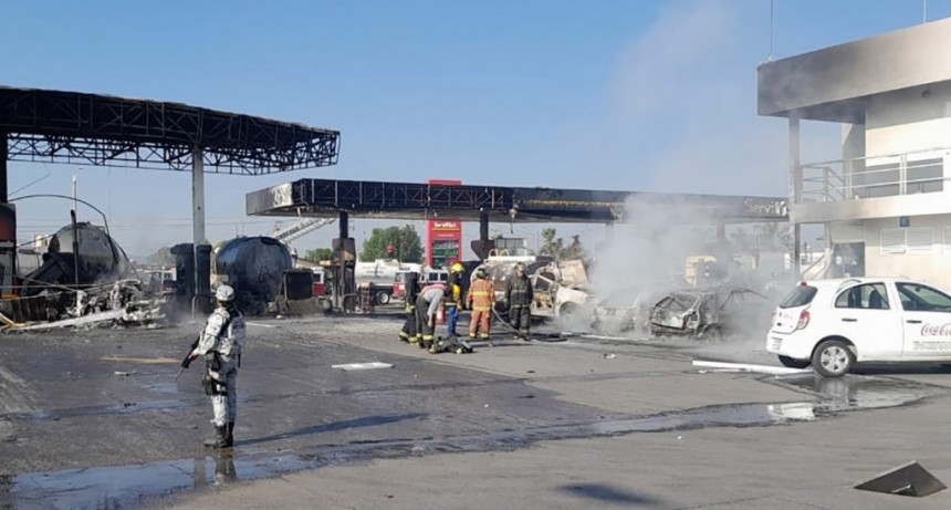  Al menos dos muertos en la explosión de un camión cisterna de combustible 
