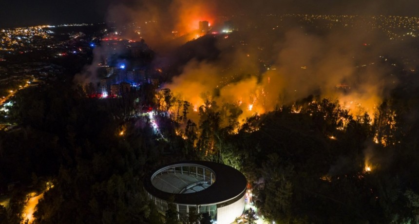  Incendios forestales en Chile: sube a 24 la cifra de muertos por los incendios forestales 
