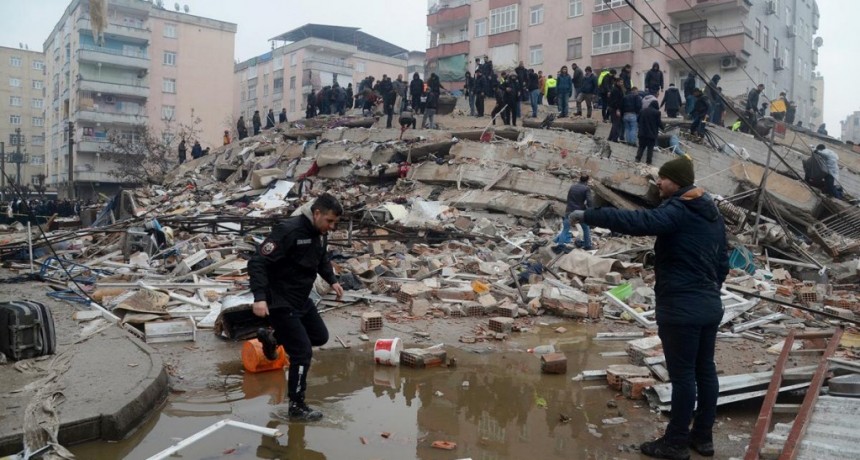  Más de 600 muertos por un devastador terremoto de 7,8 de magnitud en Turquía y Siria 