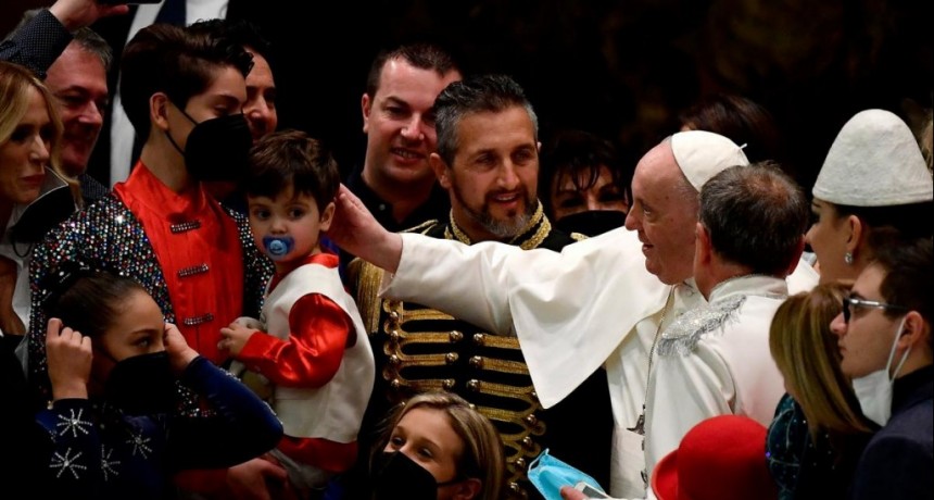  Francisco invitará al circo a 2.000 refugiados, presos y sin techo de Roma 