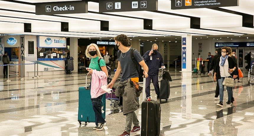  Continúan retenidas en Ezeiza las seis embarazadas rusas 