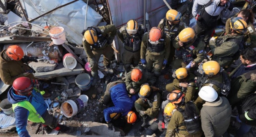  Sismo en Turquía y Siria: rescataron a niños y familias luego de pasar varios días sepultados 