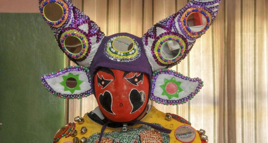  El Diablo elabora su disfraz contrarreloj y se dispone a alegrar a miles en el carnaval jujeño 