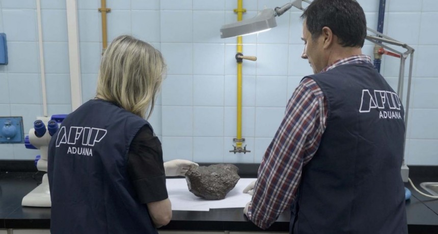  Un cordobés quiso ingresar un meteorito de contrabando desde Chile 
