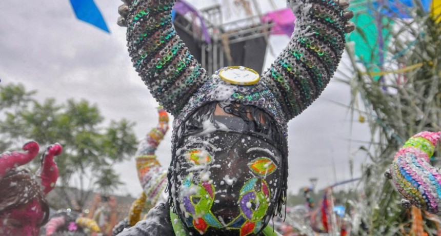  Multitudinarios festejos por el desentierro del mítico diablo carnavalero de la alegría 