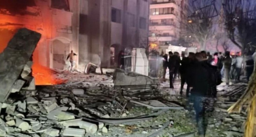  Denuncian que un bombardeo israelí mató a 15 personas en la capital de Siria 