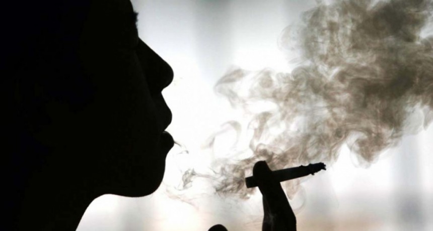  Desarrollaron en EEUU un collar inteligente que podría ayudar a dejar de fumar 