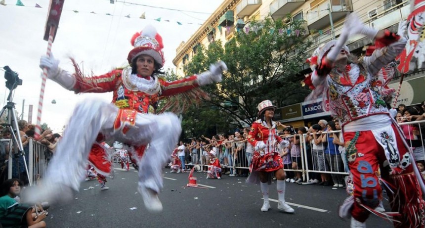  Los festejos del carnaval porteño llegan a la Avenida de Mayo con murgas y shows 