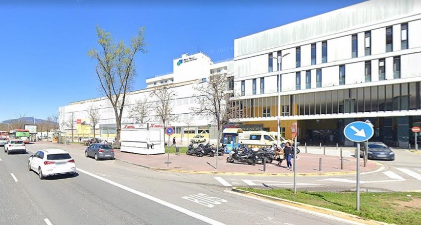  Las gemelas que saltaron de un tercer piso sufrían bullying, dijo su abuela 