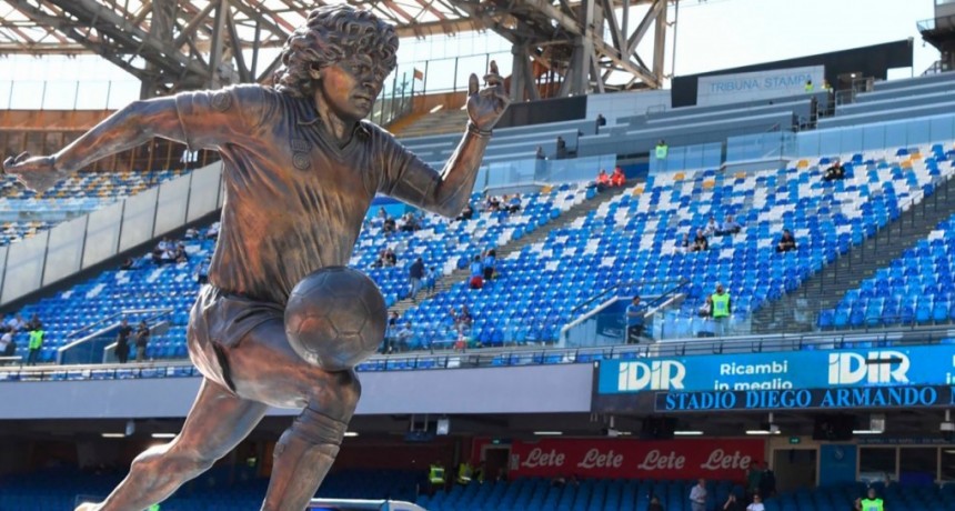  La estatua de Maradona de Nápoles podría desembarcar en la Bombonera 