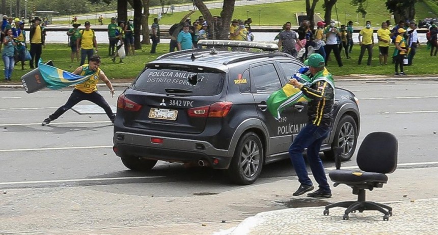  Liberan a 102 detenidos acusados de participar del intento de golpe contra Lula 