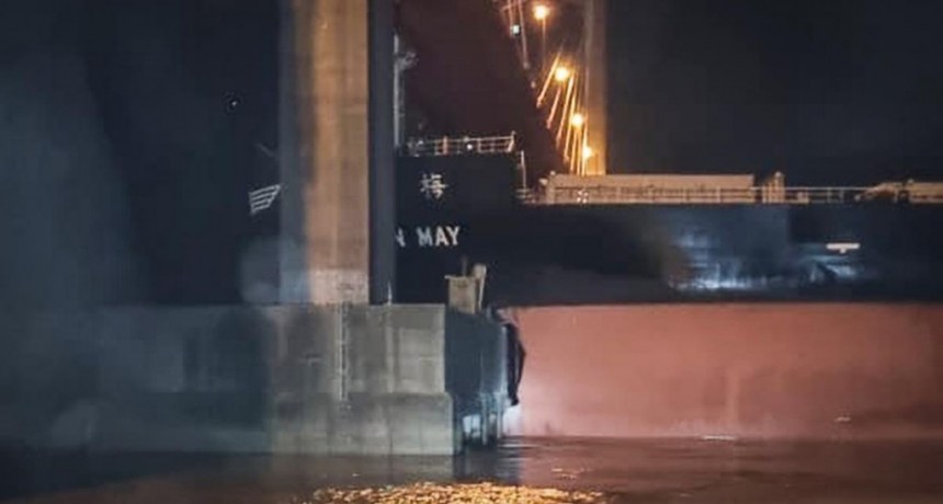  Ordenan retirar el enorme barco siniestrado en el Complejo Zárate-Brazo Largo 