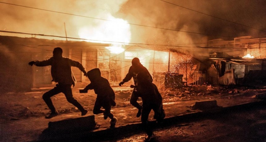  Tres muertos y más de 270 heridos en Kenia por un incendio tras una explosión de gas 