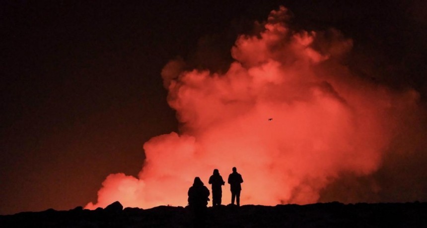  Un volcán en Islandia entró en erupción por tercera vez desde diciembre 