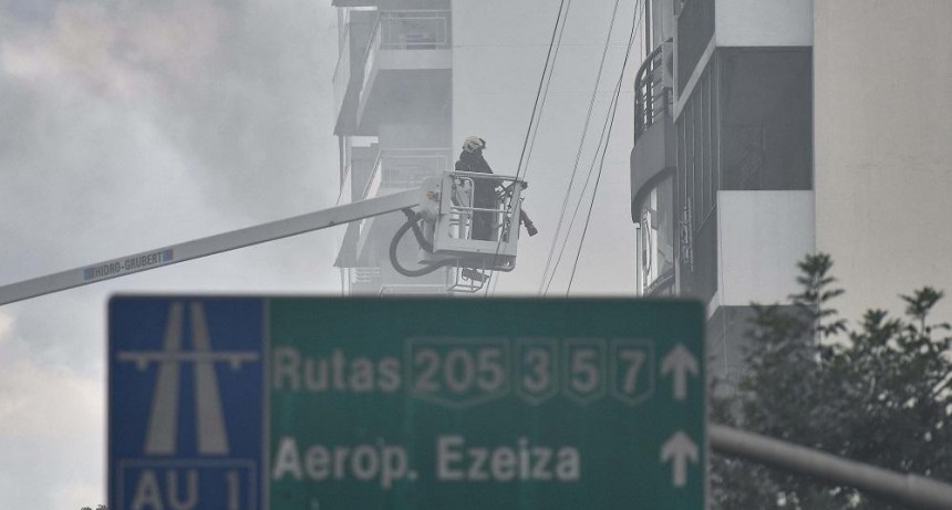  La mitad del barrio de Caballito continúa sin luz tras un incendio en una subestación de Edesur 