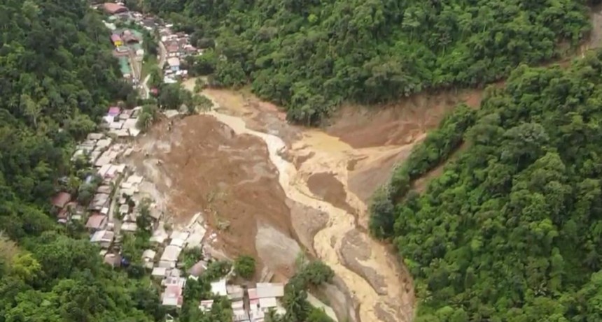  Ascienden a 54 los muertos por un deslizamiento de tierra en un pueblo minero de Filipinas 