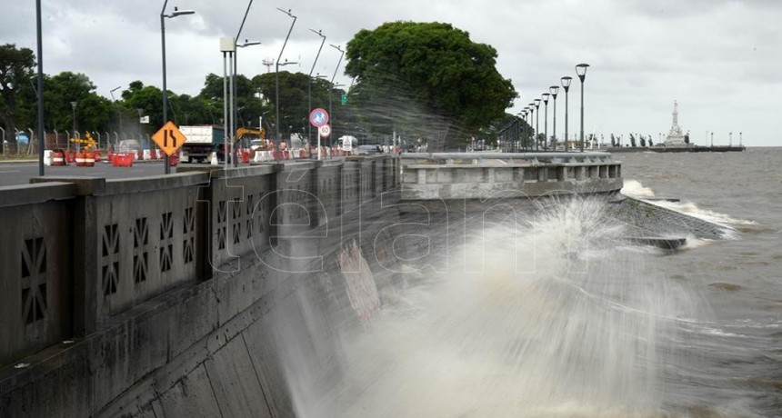  Sigue el alerta por crecidas del Río de la Plata que alcanzaría una altura de 3.40 metros 