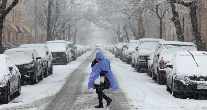  Más de 1.200 vuelos cancelados por la nevada que afecta a Nueva York y alrededores 