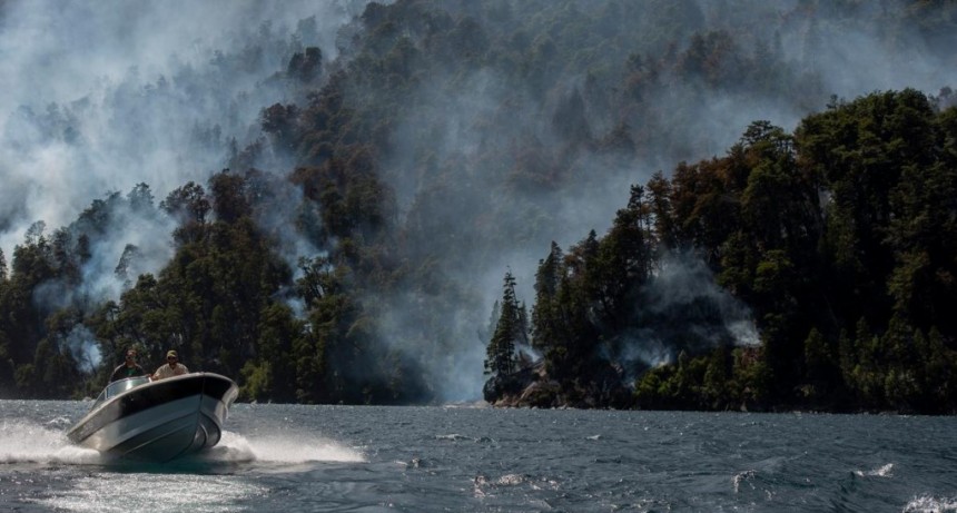  Afianzan las líneas de defensa en el incendio del Parque Nacional Nahuel Huapi 