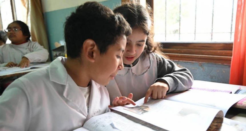  El Gobierno aumenta a $70 mil la ayuda escolar: se benefician m&aacute;s de 7 millones de chicos 