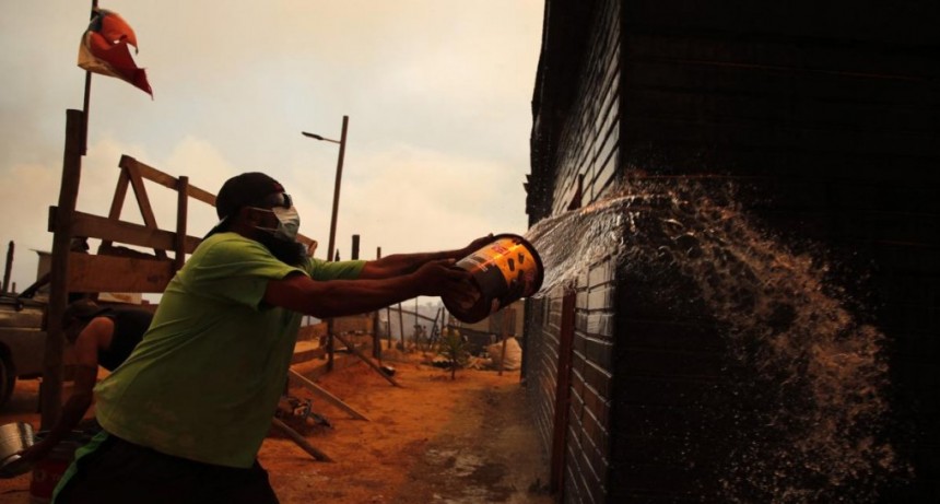  Aumentó a 133 el balance provisional de muertos por los incendios en Chile 