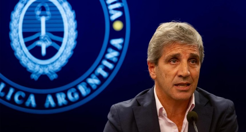  Caputo dijo que con el bono la jubilación mínima totalizará en casi 205.000 pesos 