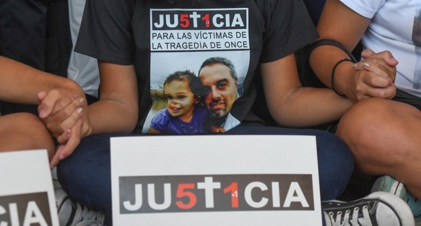  Sobrevivientes, familiares y amigos de las v&iacute;ctimas recordaron la tragedia de Once 